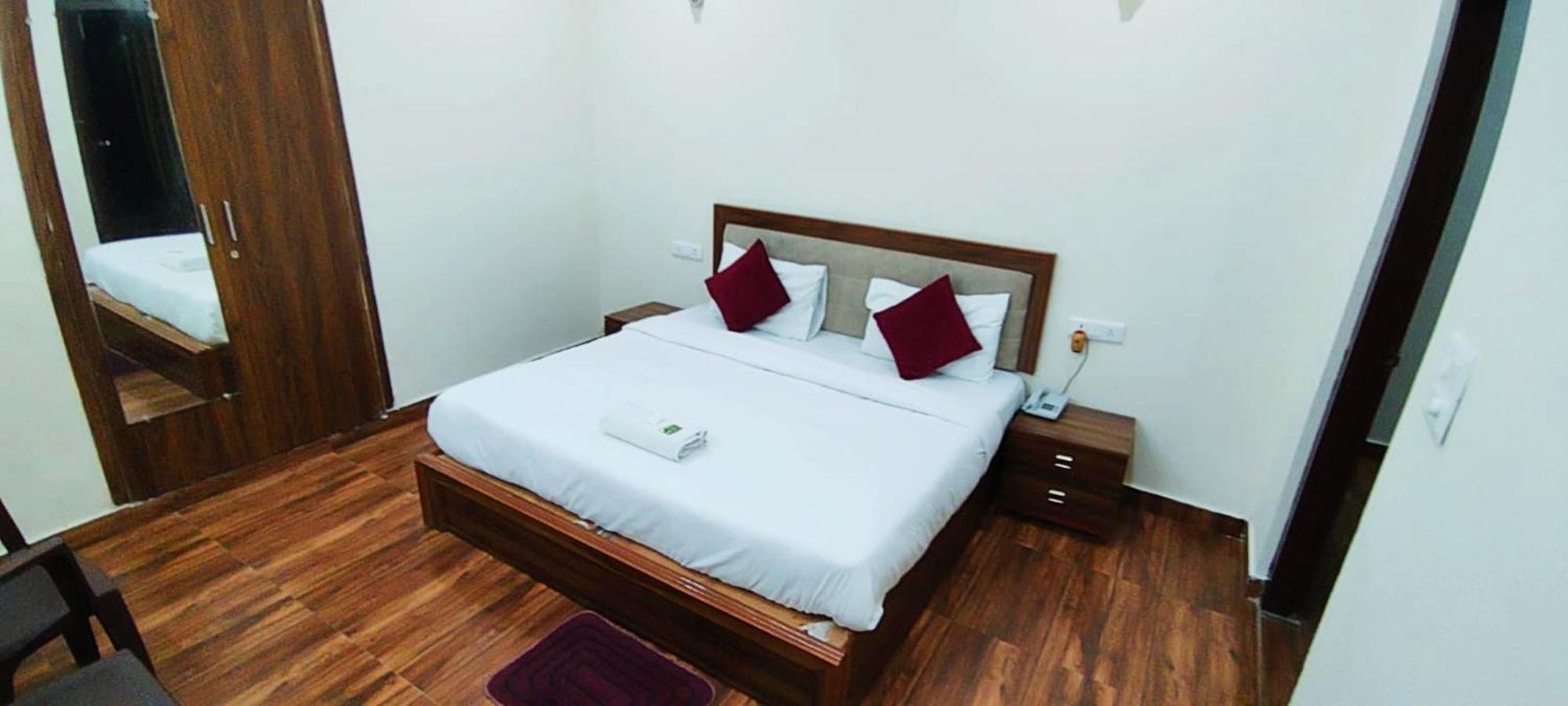 Luxury Rooms In Safdarjung Enclave Near Aiims & Safdarjung Hospital New Delhi Exterior photo